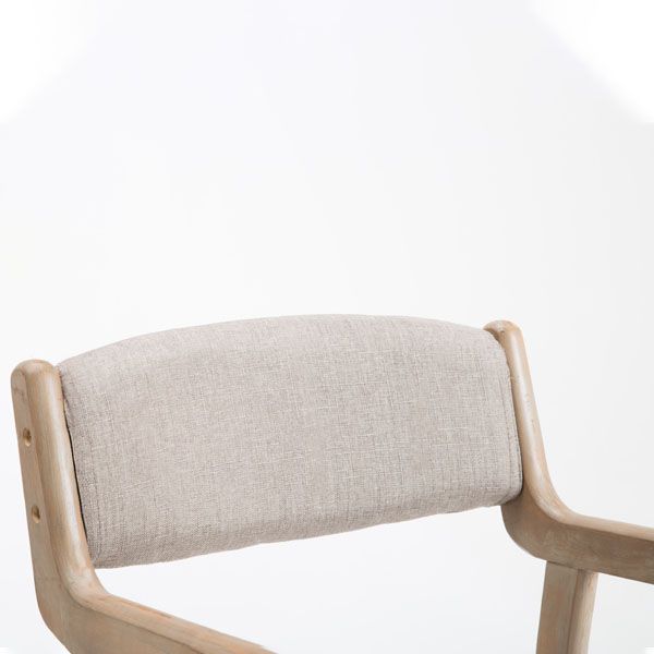 Silla de comedor tapizada de madera de caucho de granja con acabado mate abierto