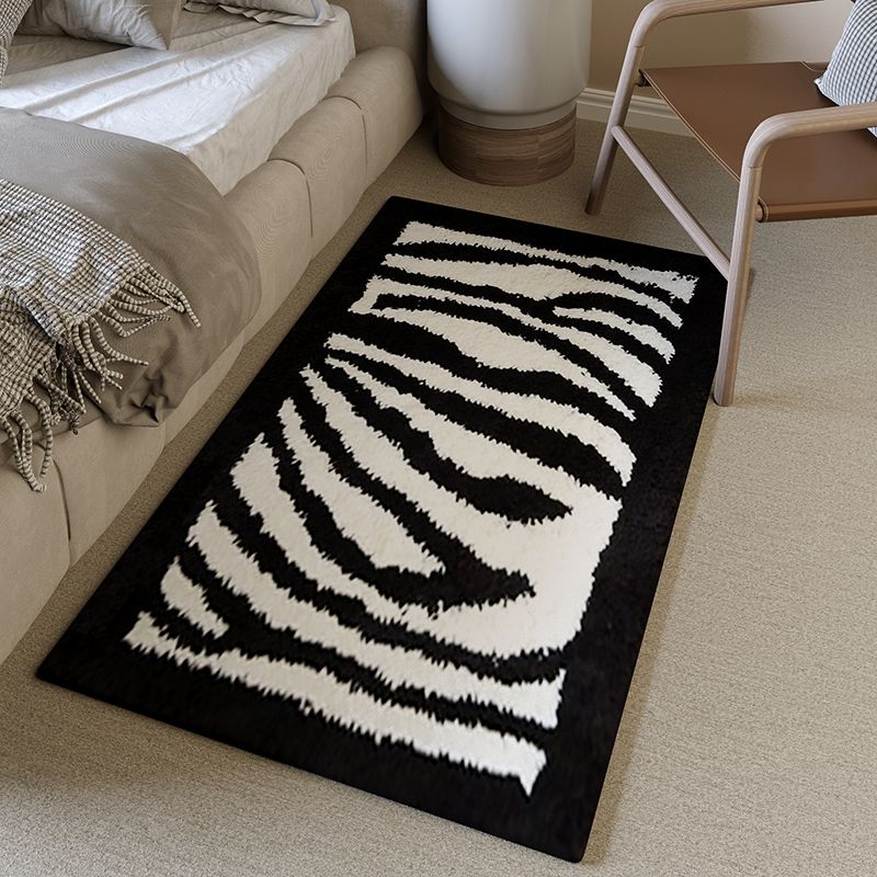 Modern Geometric Print Area Rug Black Polyester Area Carpet Non-Slip Backing Rug for Bedroom