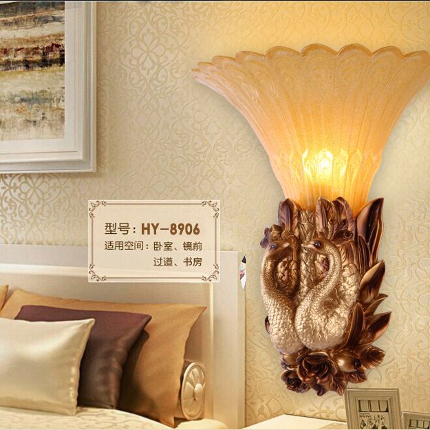 Camera da letto di pavone Doconce Sconce Light Resina vintage Apparecchiatura da parete a parete con testa singola con tonalità di vetro ambra a coste