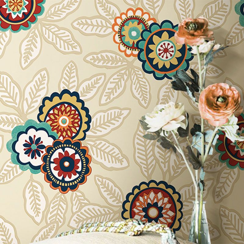33' x 20.5" Traditional Wallpaper for Home Decoration Blossoms and Leaves Wall Art in Beige