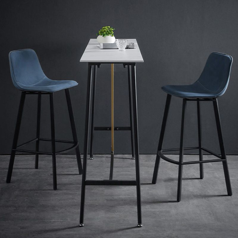 Barhocker im Industriestil mit Eisenbeinen, Thekenhocker für die Restaurantbar