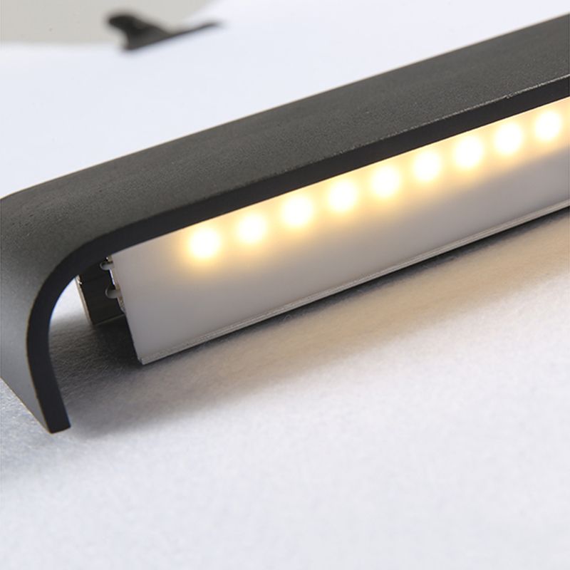 Lampada montata sul rettangolo metallico moderno funce da parete in stile minimalista moderno per soggiorno