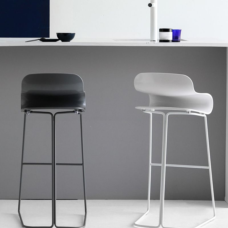Armless Metal Indoor Bar Stool Scandinavian Plastic Stool with Footrest