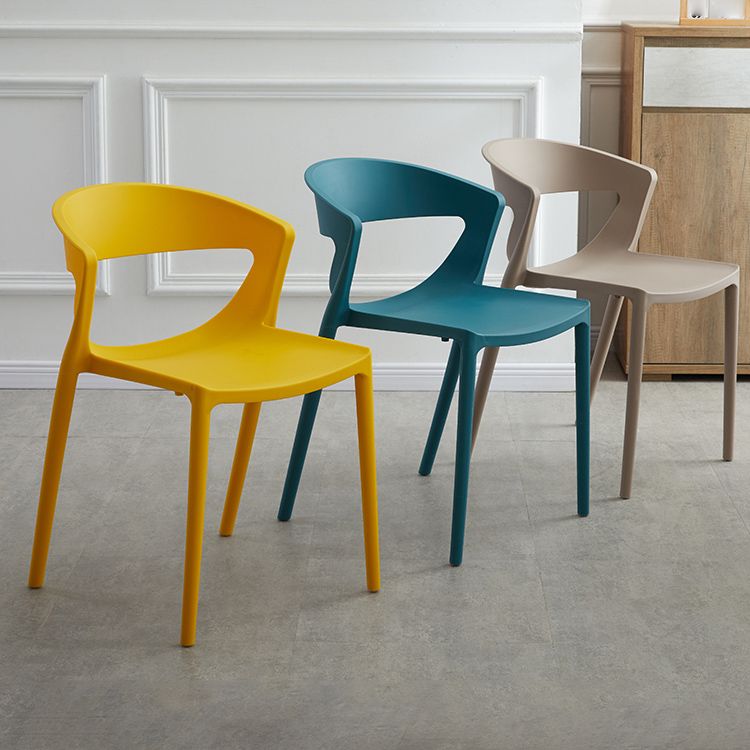 El plástico del estilo minimalista que cena las sillas sin brazos abre la parte posterior que cena la silla lateral