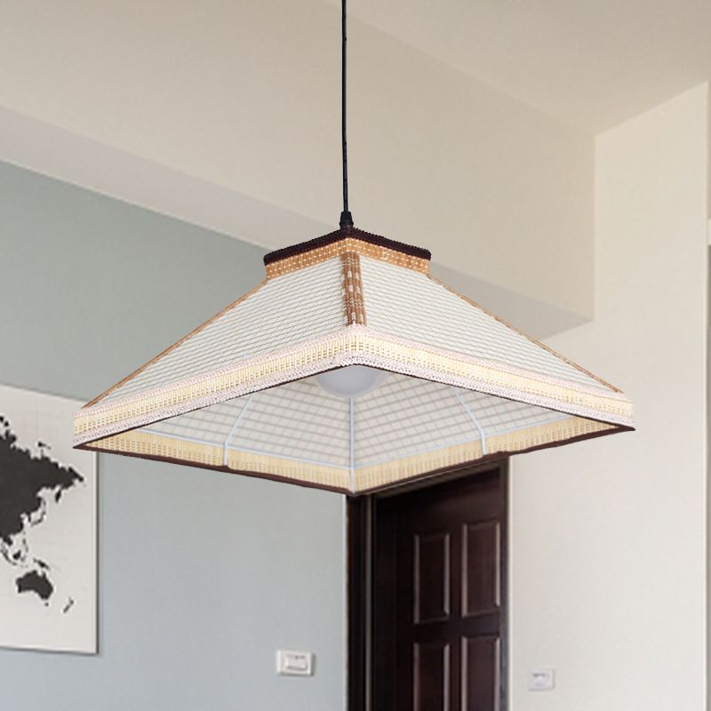 Chinesische Pyramide hängende Deckenleuchte Bambus/Rattan 1 Light Restaurant Anhängerlampe in Weiß/Elfenbein/Braun