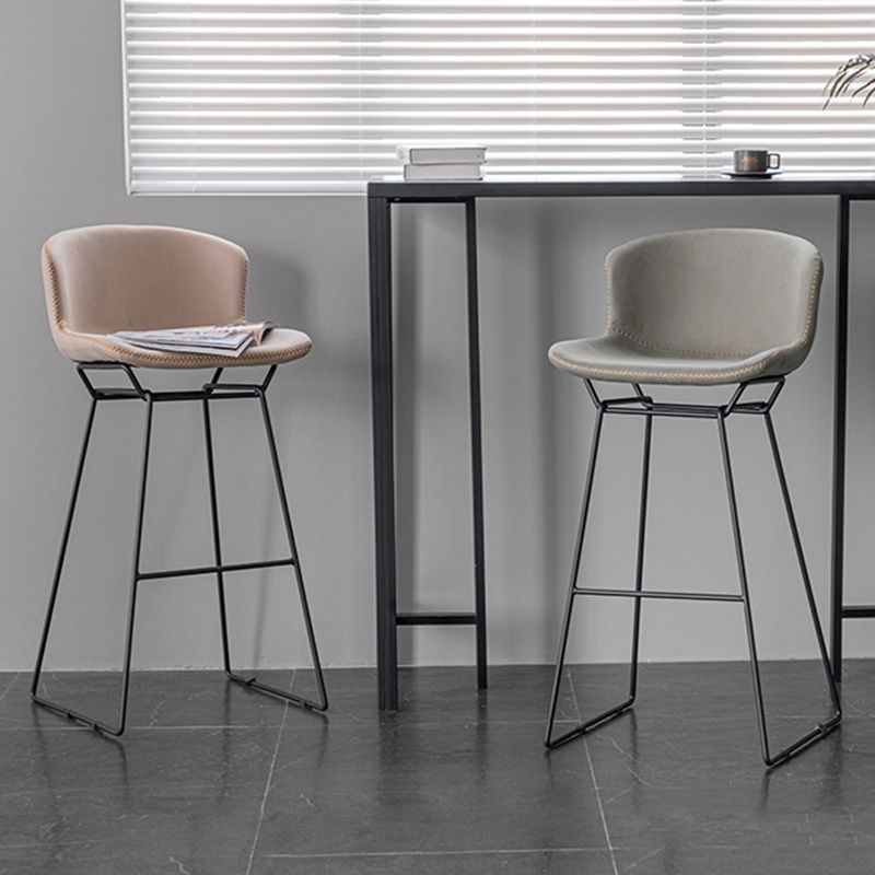 Modern Backrest Armless Counter Stool Iron Bar Stool with Black Metal Base