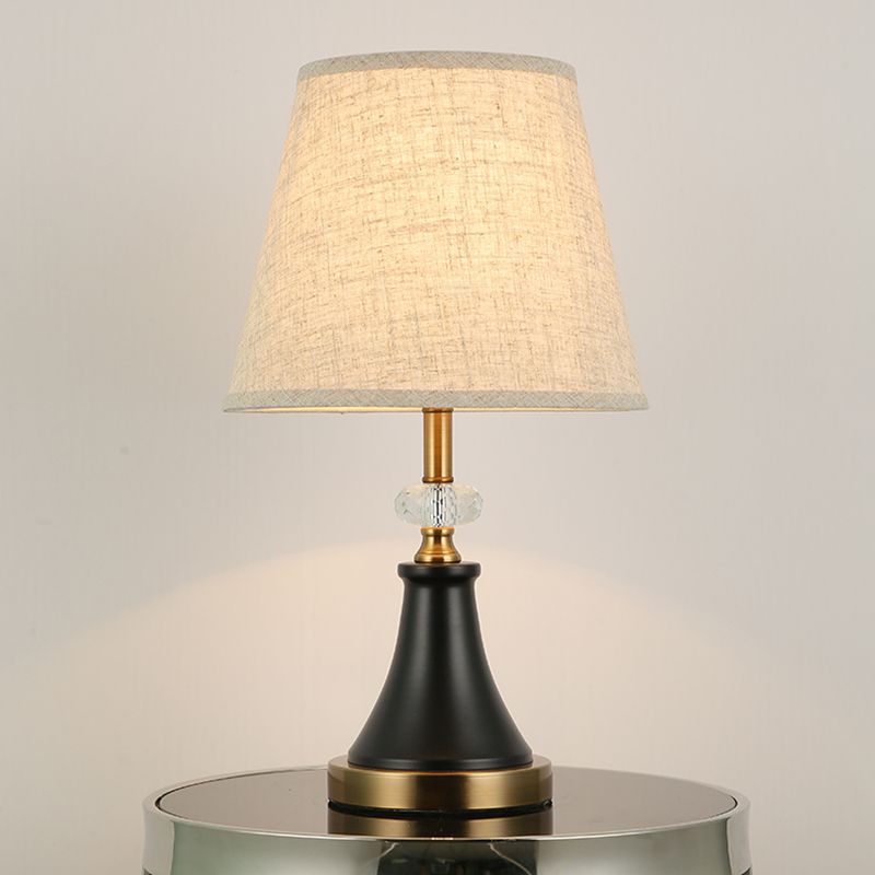 Moderne einfache Metalltischlampe Acrylschattenzylinderform -Glühbirnenleuchte für Schlafzimmer