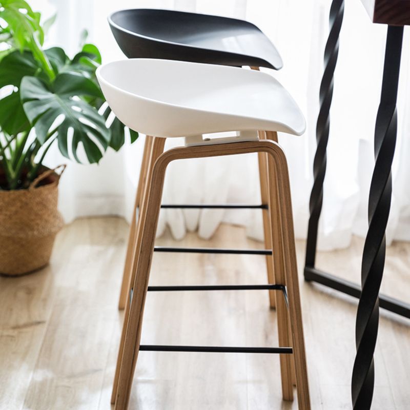 Modern Plastic Counter Stool Footrest Low Back Bucket Coffee Shop Bar Stool with Wood Legs