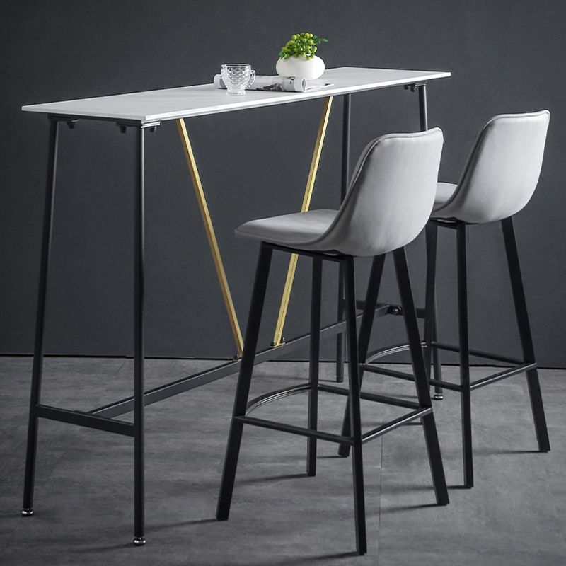 Barhocker im Industriestil mit Eisenbeinen, Thekenhocker für die Restaurantbar