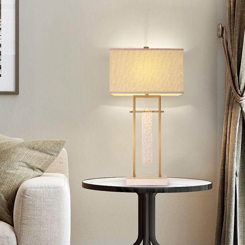 Lámpara de mesa de noche rectangular modernista de tela con 1 bombilla en color blanco para dormitorio