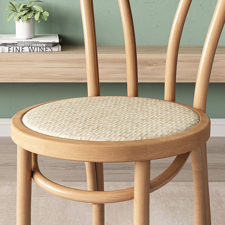 Le bois de hêtre de style contemporain préside la cuisine arrière de Windsor dinant la chaise