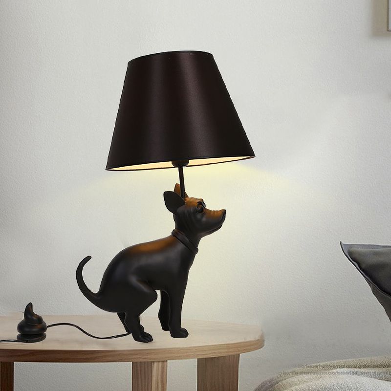 Lámpara de noche de resina Estilo country Style 1 Bulbo de la mesa de la mesa de dormitorio en negro con tono de tela de cono