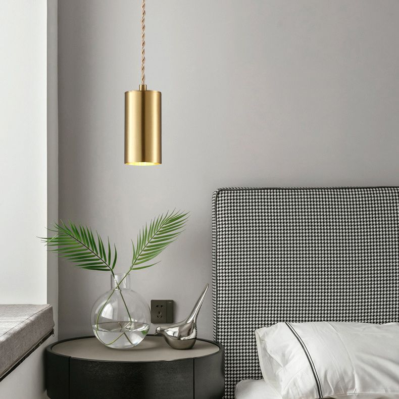 Lámpara de suspensión cilíndrica de la noche de metal 1 Bulbo posmoderna Luz colgante en oro