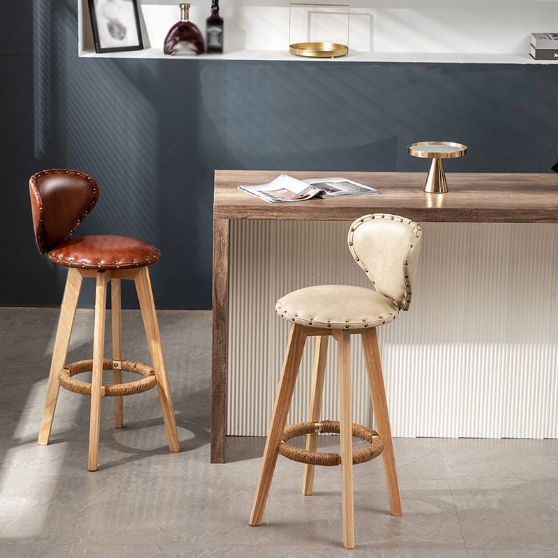 Skandinavische Holzleder -Theschleerhocker Low -Back -Barhocker mit runden Sitz