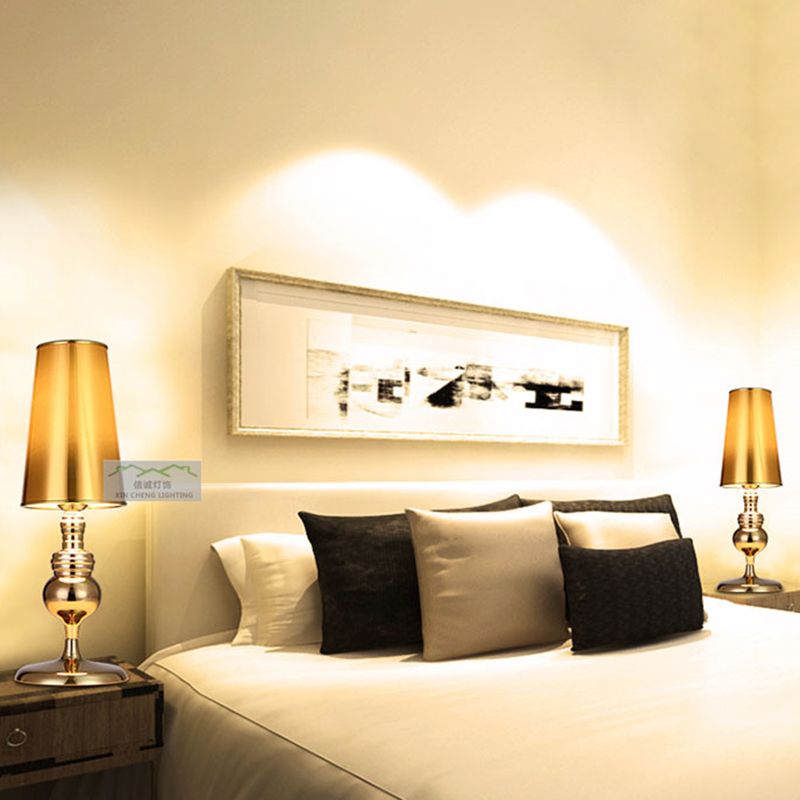 Postmodern Metal Table Lamp 1-Light Desk Light with Metal for Bedroom
