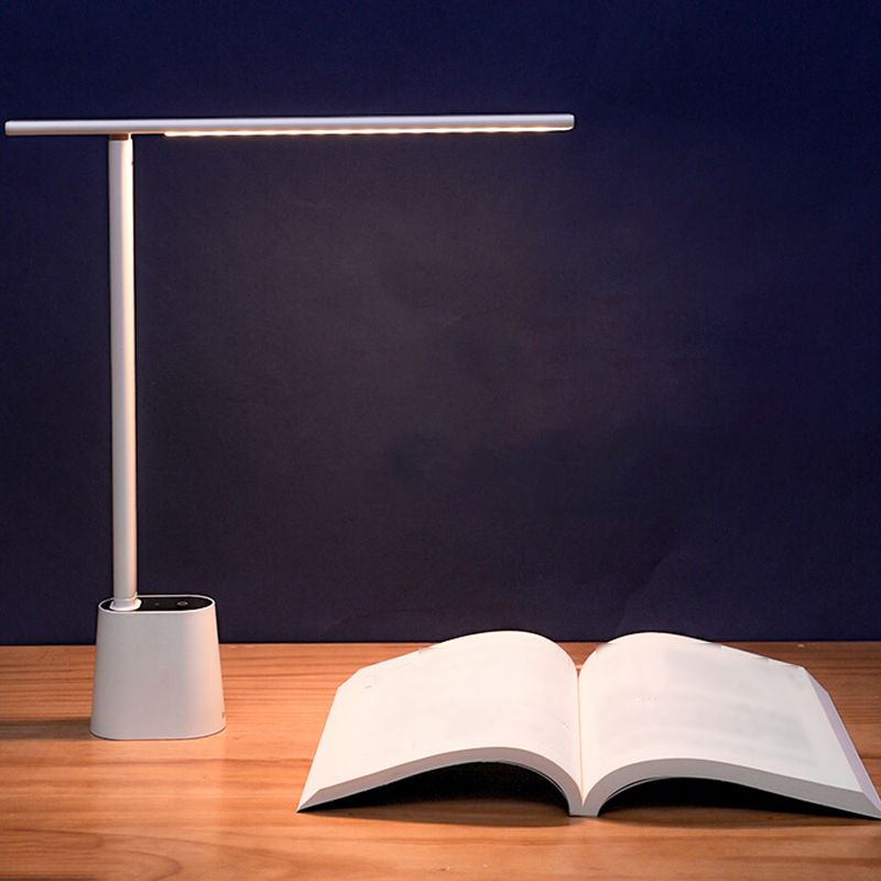 Lampe de table à LED concise moderne lampe de table linéaire en métal pour chambre à coucher