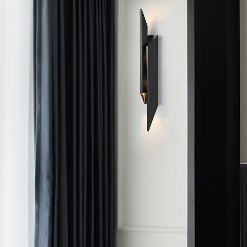 Postmodern Metal Wall Sconce 2 Head Wall Mounted Light Fixture for Bedroom