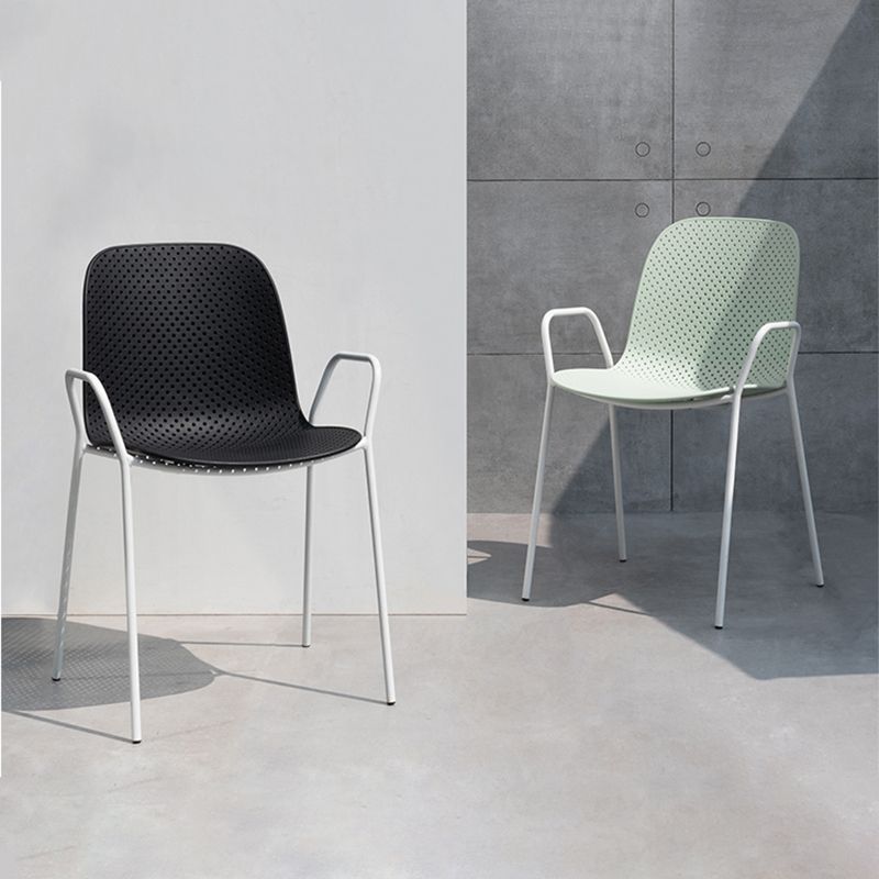 Sillón de comedor de plástico de estilo escandinavo, respaldo sólido, silla individual