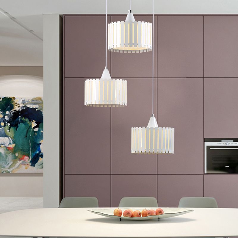 Lámpara de techo blanca LED de metal contemporáneo de clúster de cilindro de listones para comedor