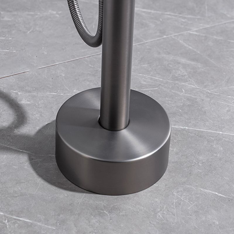 Traditional Floor Mounted Metal Freestanding Tub Filler Swivel Freestanding Faucet