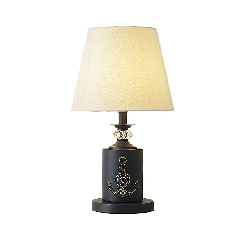 Mediterraan-stijl cilindertafel licht metaal met een enkel bed stof nachtlampje in zwart/watersblauw