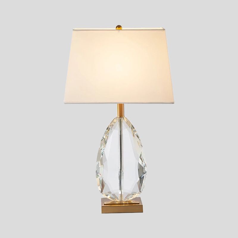 1 Glühbirnenschlafzimmertisch Licht moderner beige Nachttischlampe mit Trapezstoffschatten