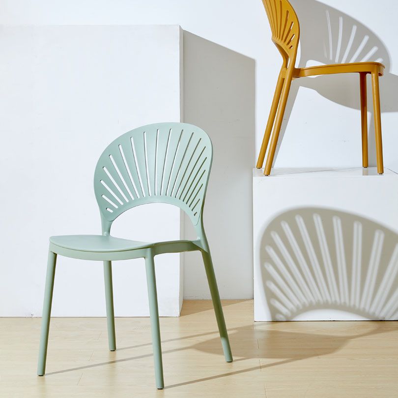Plástico contemporáneo de las sillas apilables de la cocina que cena la silla lateral sin brazos