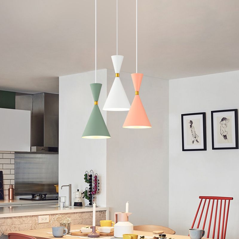 Lampada a sospensione in alluminio conico Macaron a 1 ciuffa a sospensione per sala da pranzo