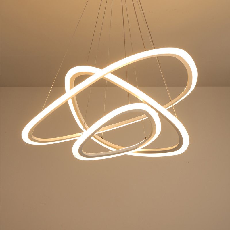 Dreiecksschleife geformte Kronleuchter Art Deco Acryl weiße Suspension Licht für das Restaurant