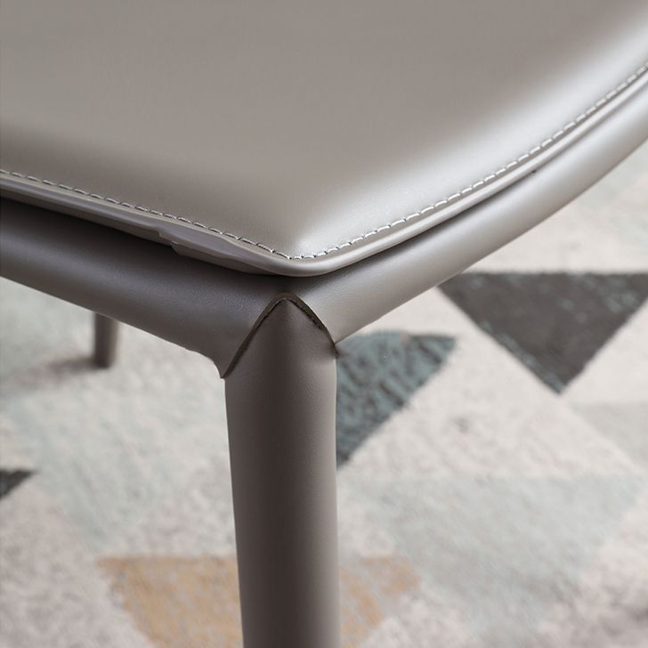 Silla lateral interior contemporánea Silla tapizada de metal con respaldo sólido para comedor