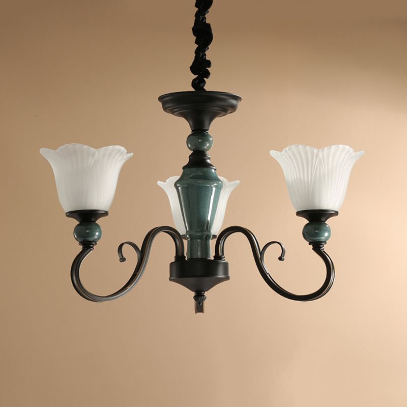 Luz colgante de 3/6 de luz Estilo rural Candelera de vidrio acanalado con esmalte de vidrio de vidrio con brazo negro con brazo de remolino