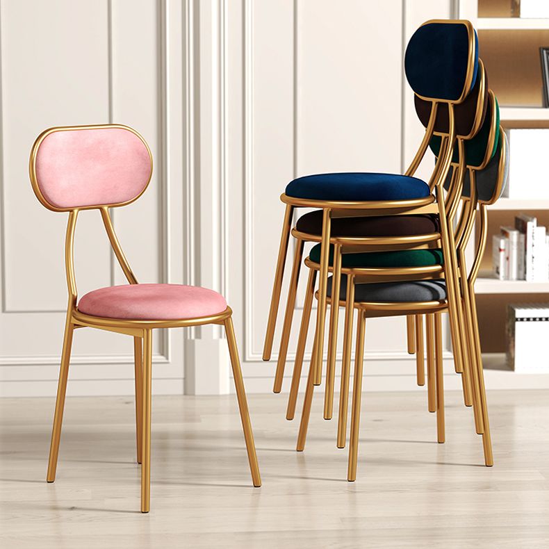 Sillas laterales con respaldo abierto apilables de estilo nórdico que cenan la silla lateral de tela