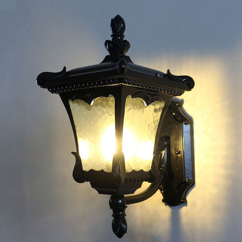 Lampada montata a parete nera in alluminio Quadrilateral a 1 luce della fattoria sconde con tonalità in vetro d'acqua