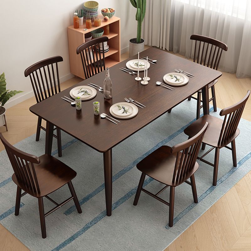 Zeitgenössisches Rechteck Esstisch Gummiholz ​​Massivholz Tisch mit 4 Beinen für das Abendessen in der Küche zu Hause