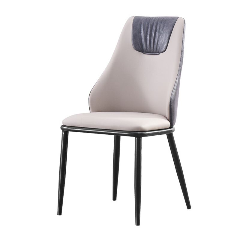 Moderne Metallflügelback -Stuhl -Leder -Essstühle mit schwarzen Beinen