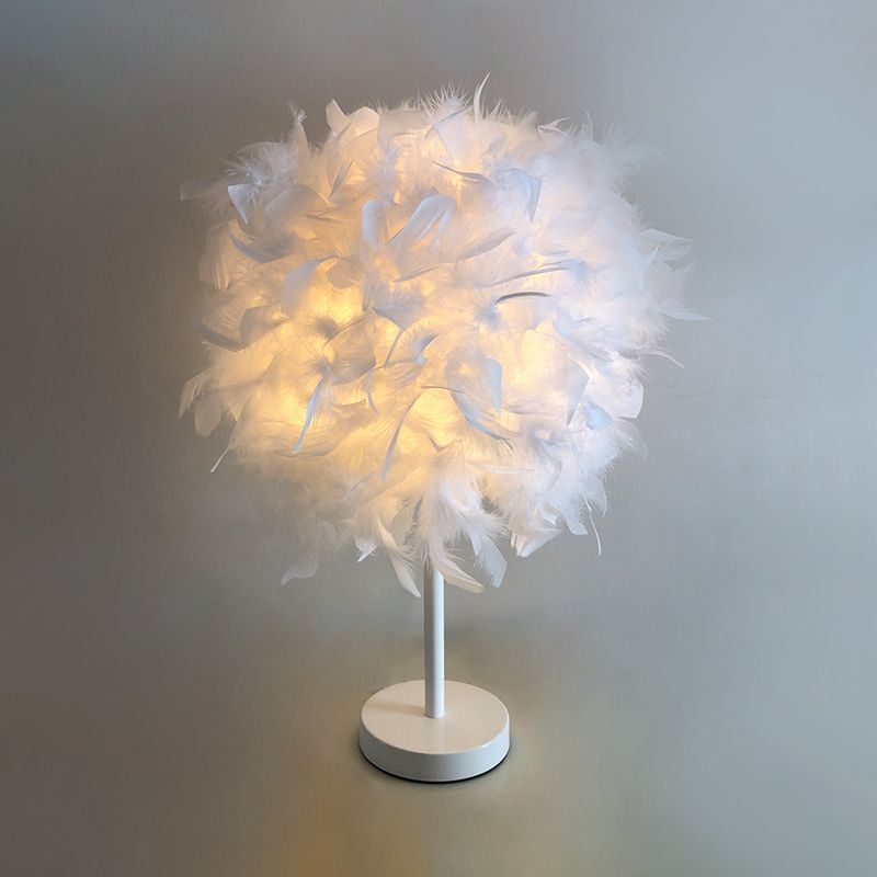 Federkugel Nachttisch leichter nordischer Stil 1-Licht weiße Tischlampe für Schlafzimmer