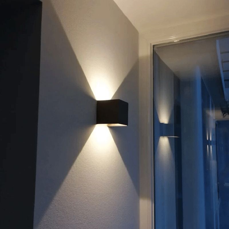 Luz de pared de metal de forma cuadrada estilo moderno de 2 luces de montaje de pared lámpara de montaje