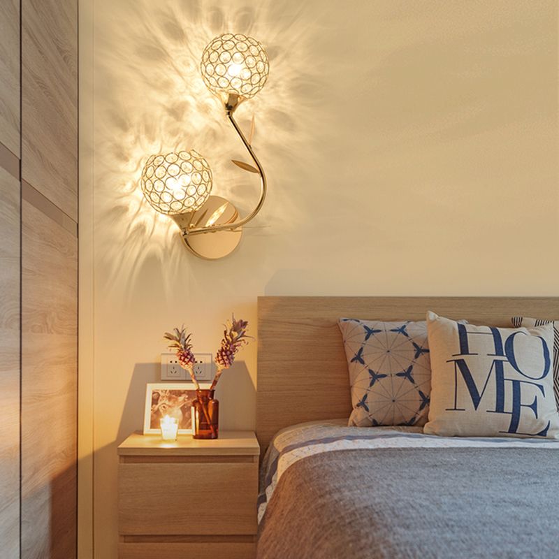 Lampe murale murale globe moderne à 1 lumière luminaire de montage mural avec une teinte en cristal transparent