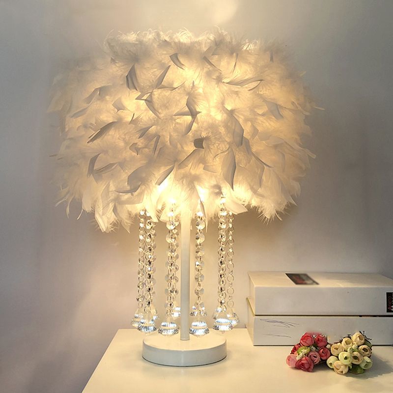 Lampe à table ronde rouge / rose / violet moderniste 1-Light Feather Tablette de nuit avec cristal de drapage