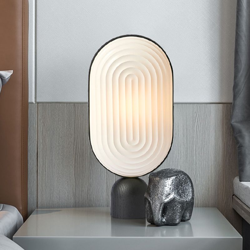 Zeitgenössische LED -Nachttischlampe Weiß längliches Lesebuch Licht mit Harzschatten