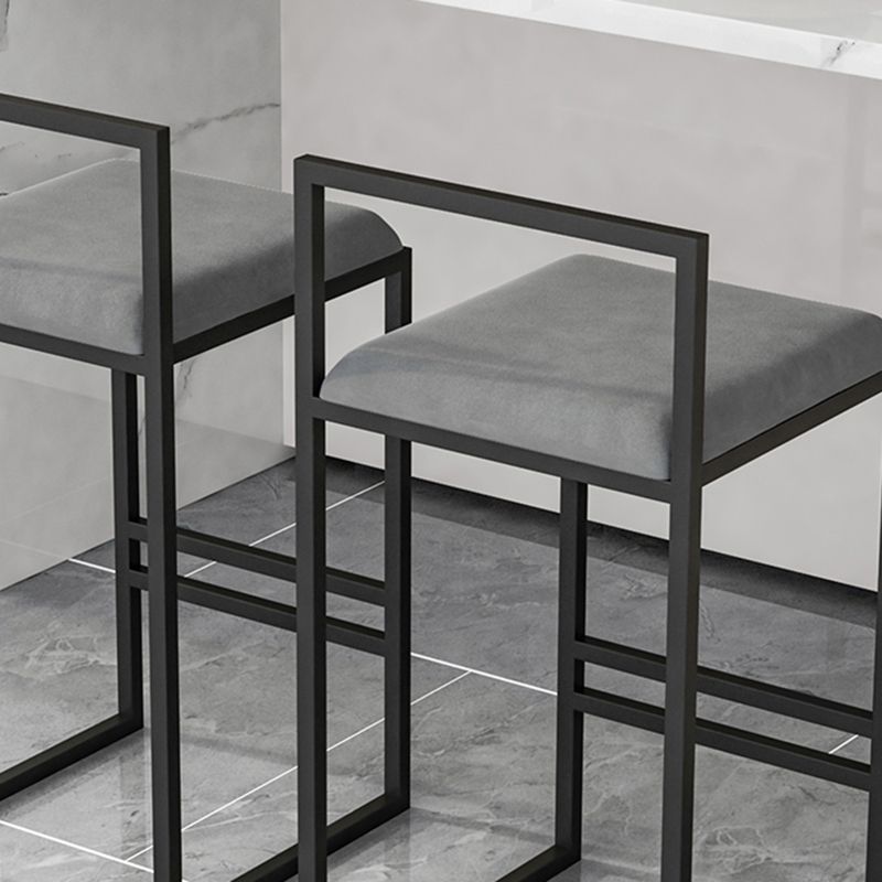Barhocker im skandinavischen Stil mit Kufenbeinen, quadratischer Sitzhocker für die Küchenbar