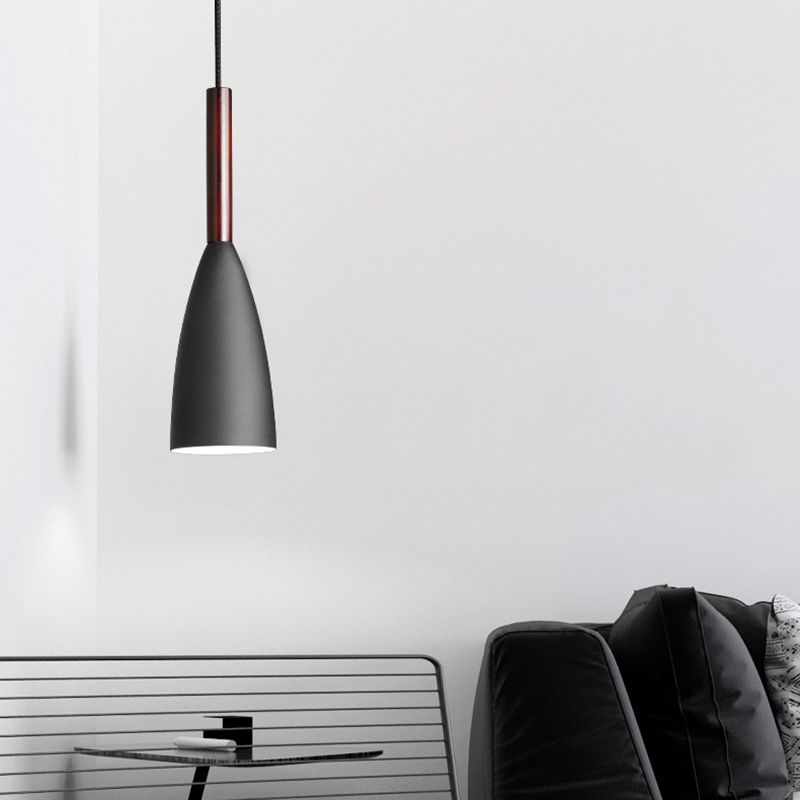 Luz de colgante de hierro lacado en la moderna lámpara de colgantes de madera de estilo nórdico para el comedor