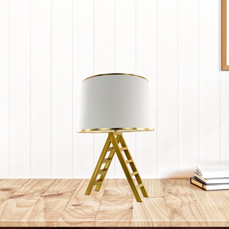 Leiterform Nachttisch hell moderne Metall LED Gold Nachttisch Lampe mit Trommelweiß/Schwarzer Stoff Schatten