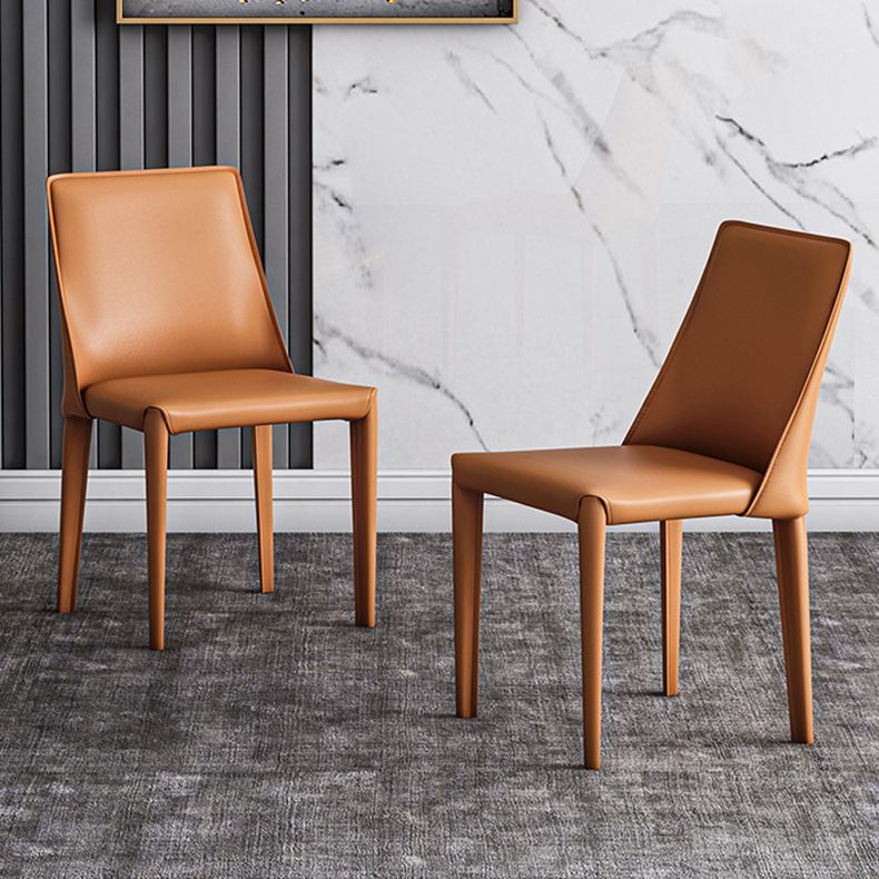 Silla lateral de cuero de hotel de estilo diseñador, silla de comedor con respaldo sólido y acabado mate