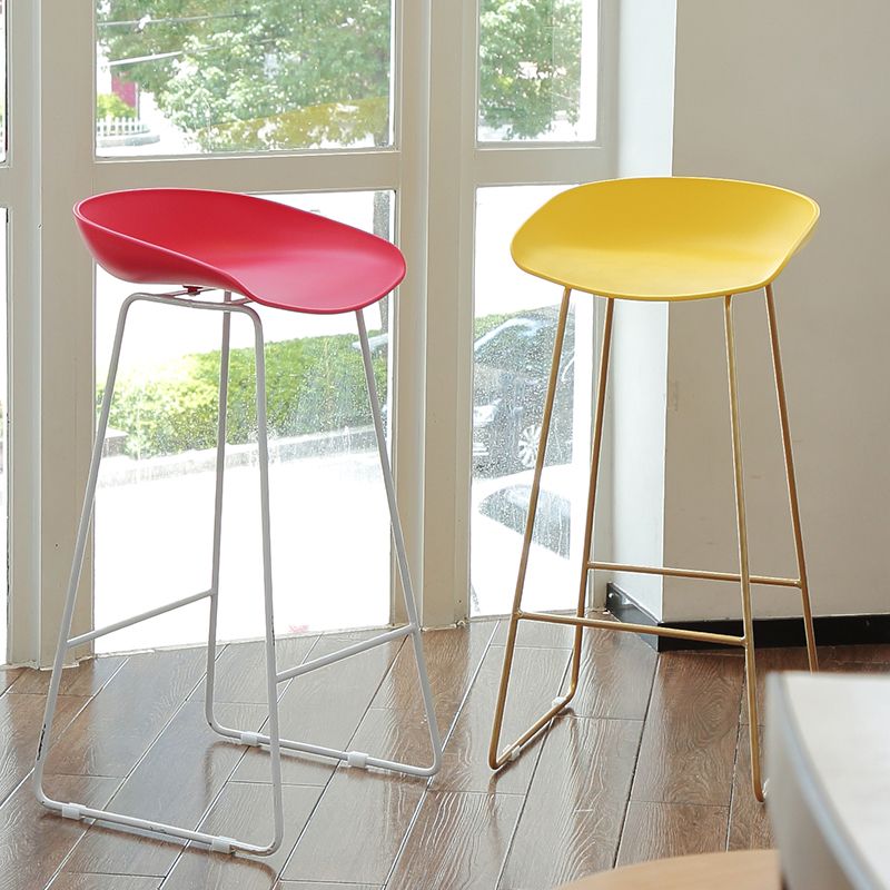 Contemporary Plastic Armless Bar Stool Low Back Bar Height Stool with Metal Frame