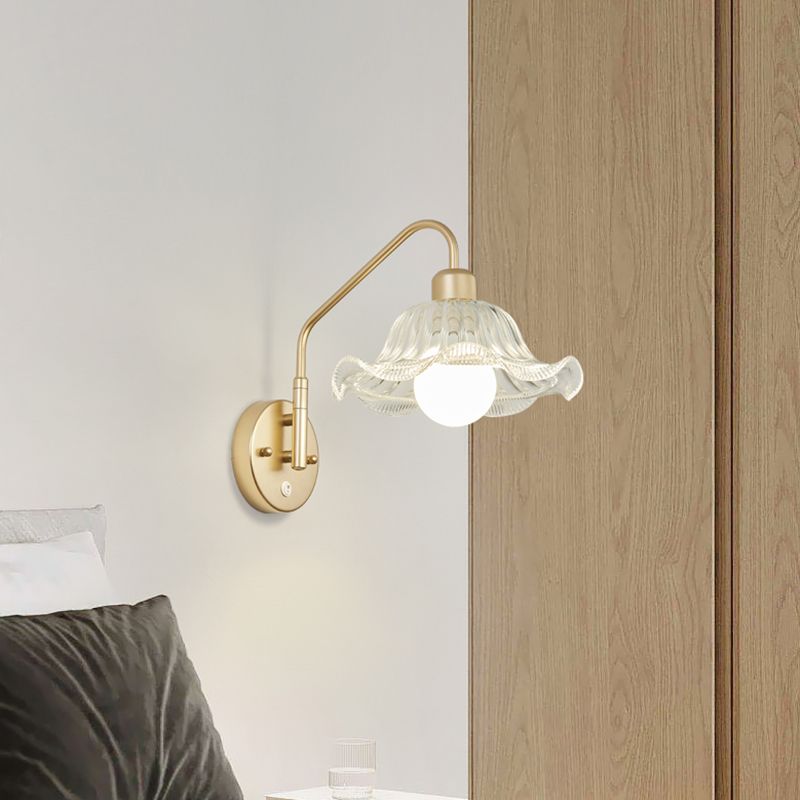 Flower Shape Metal Wall Sconces Industrial 1 Light Wall Mount Light Fixture in Gold