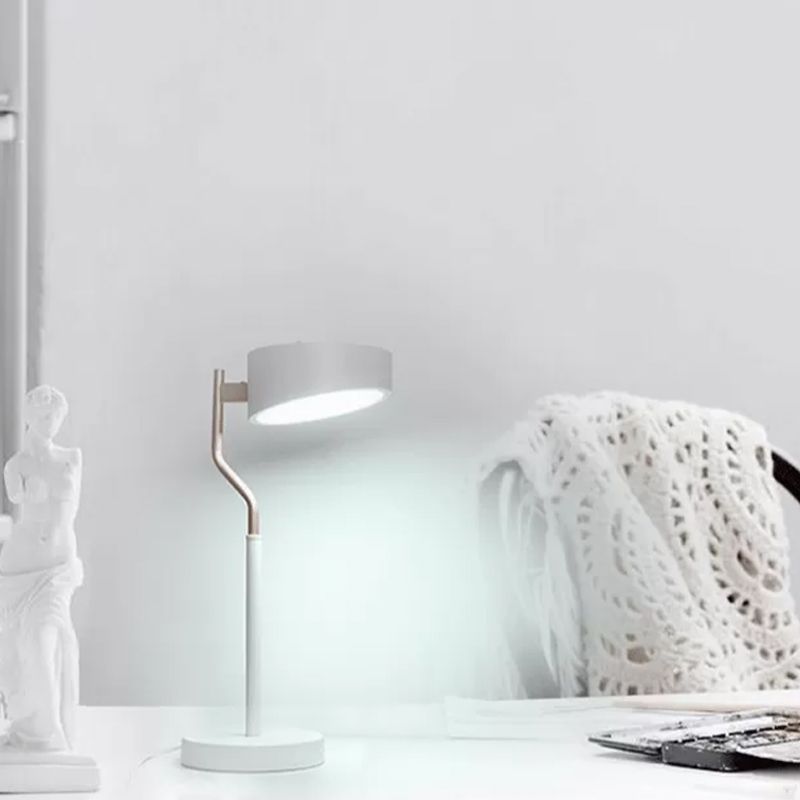 Geometrie -Tischlampe moderner Metall mit einem Lichttischlicht