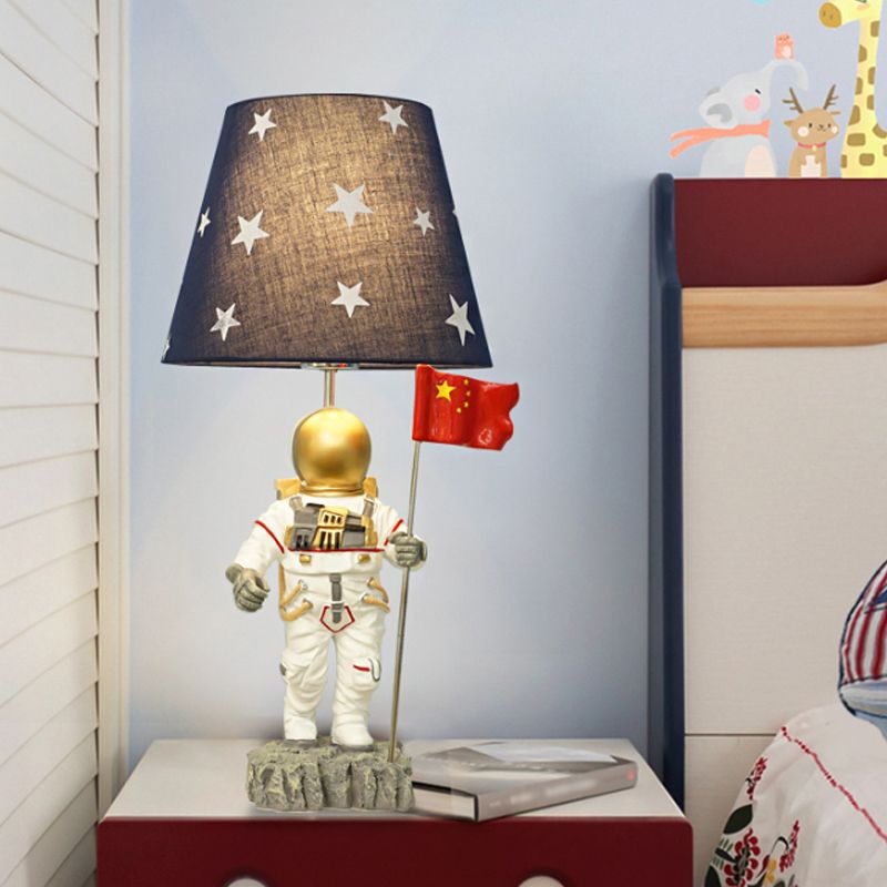 Lampada da lettura conica in tessuto a 1 luce da tavolo per camera da letto con decorazione astronauta in blu