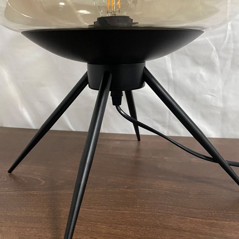 Lampada da tavolo singola Black Drum in stile moderno e creativo Lampada da tavolo in ferro battuto con paralume in vetro