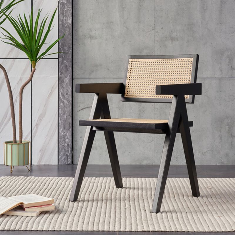Silla de comedor individual de madera con respaldo abierto de estilo contemporáneo
